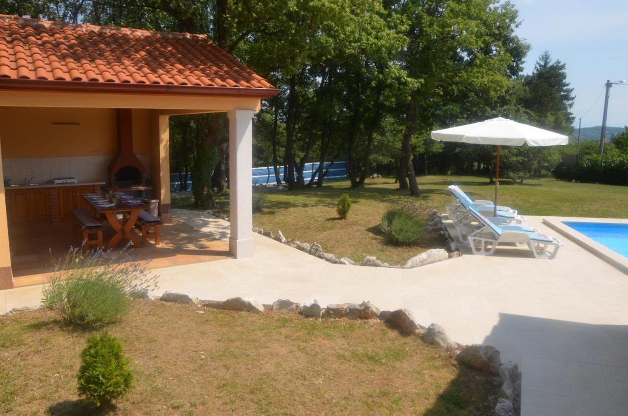 Villa Fragola - Holiday House With Large Garden Tinjan Exterior photo